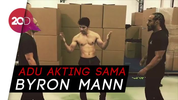 Top! Iko Uwais Jadi Bintang Utama Serial Wu Assasins