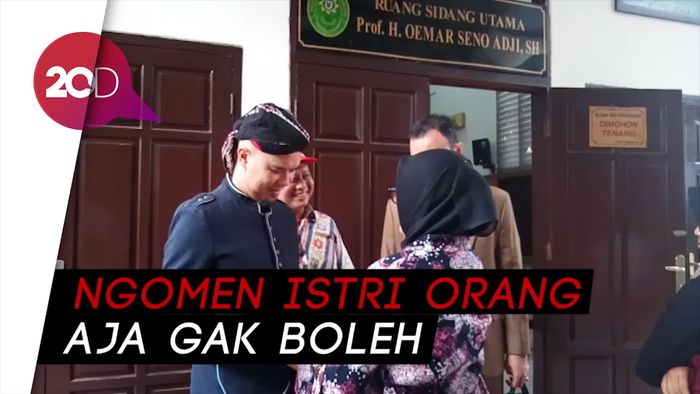Ahmad Dhani Tak Ingin Bandingkan Mulan dengan Maia