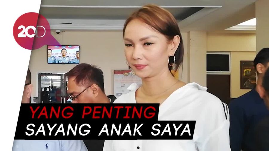 Beredar Foto Mesra Deddy Corbuzier, Ini Respons Kalina Oktarany