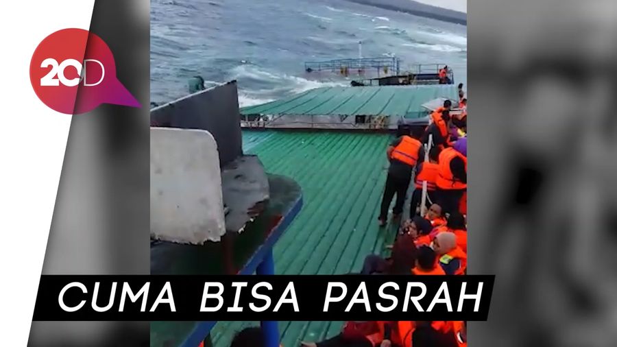 Berjuang Hidup, Penumpang KM Lestari Maju Menanti Evakuasi