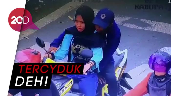 Sepasang ABG Disemprot Petugas Karena Tak Pakai Helm