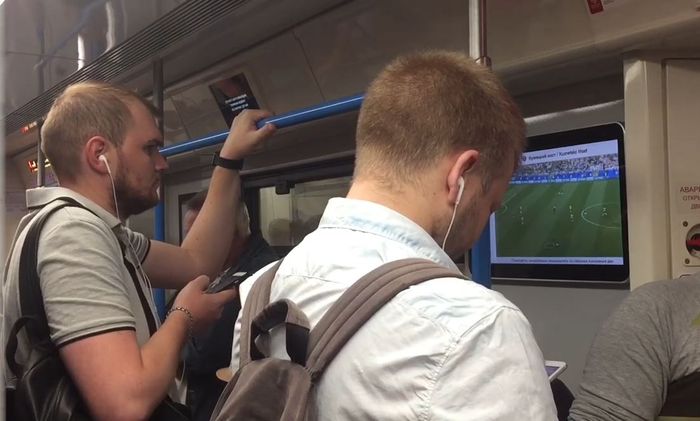 Keren, Bisa Nonton Live Piala Dunia dari Kereta
