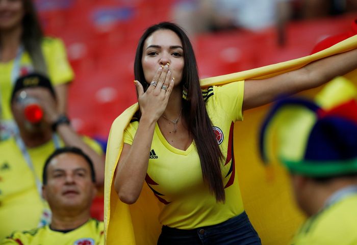  Adu Heboh Suporter Kolombia Vs Inggris di Luar Stadion