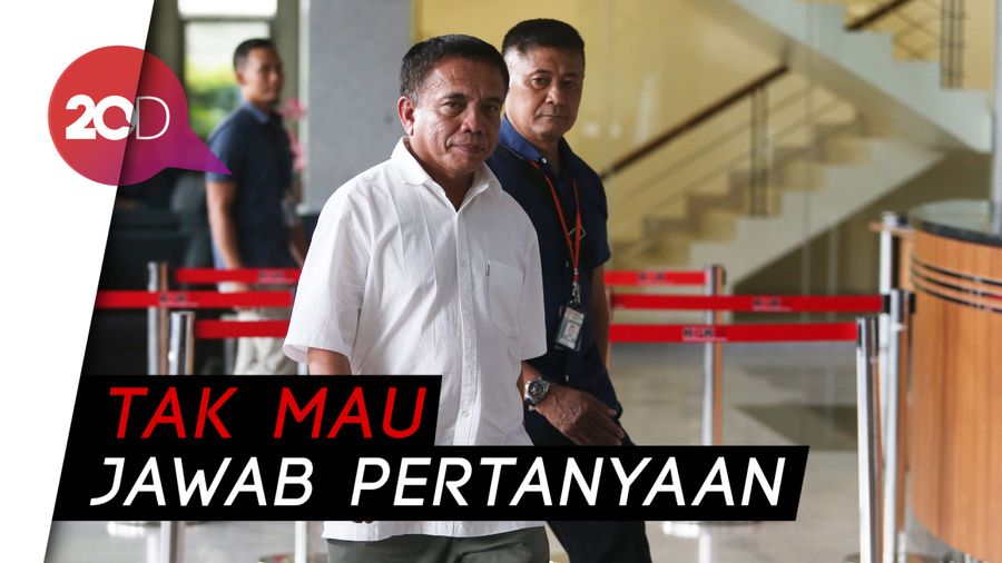 Tiba di KPK, Gubernur Aceh Irwandi Yusuf Umbar Senyum