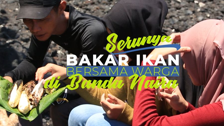 Bersantai di Pantai Banda Naira