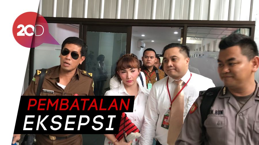 Hadapi Sidang Kedua, Nyai Roro Fitria Stres