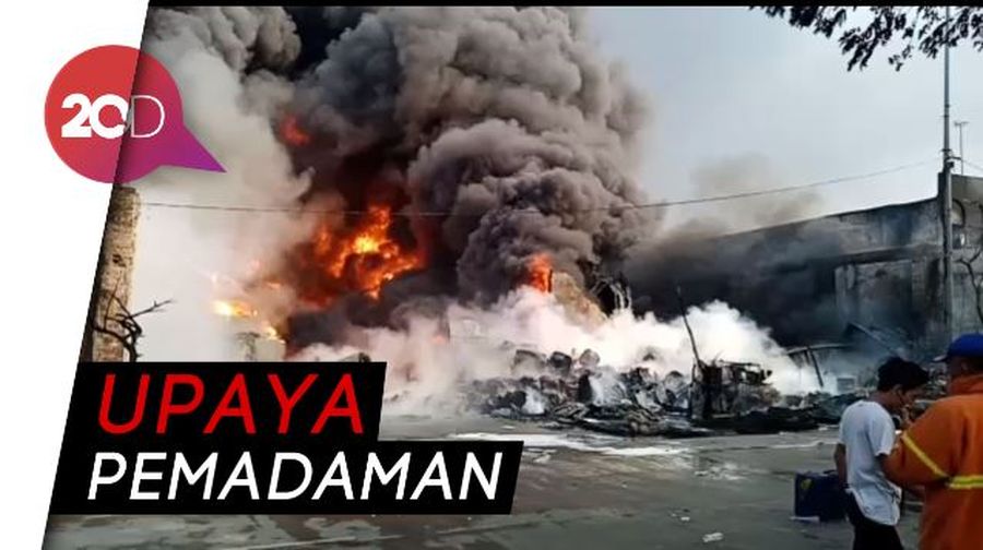 Kebakaran Landa Kampung Bandan, Ada Suara Ledakan
