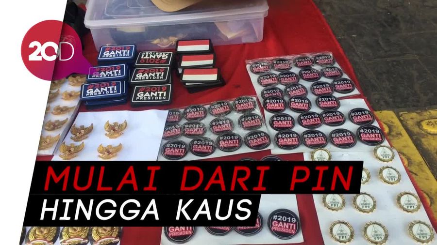 Atribut #2019GantiPresiden Laku Keras di Aksi 67