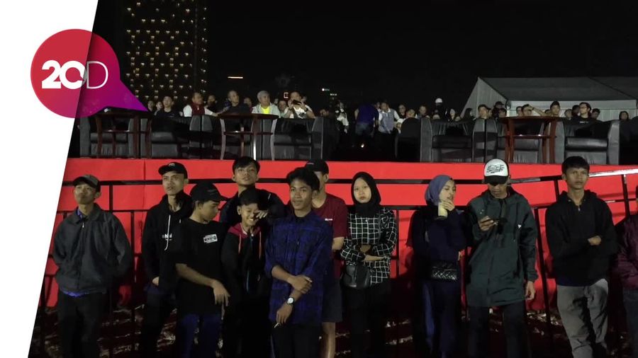 Rame Banget! Begini Serunya Nonton Bareng di Lapangan Sunburst