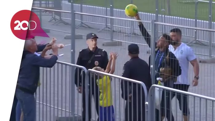 Pasca Kekalahan, Neymar Masih Meladeni Fans Ciliknya