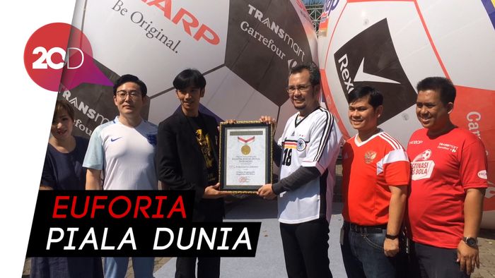 Pecahnya Rekor MURI Giring Bola Raksasa