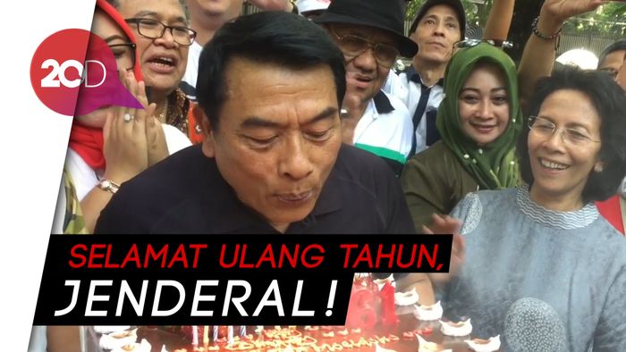 Ulang Tahun, Moeldoko Dapat Kejutan di Taman Suropati