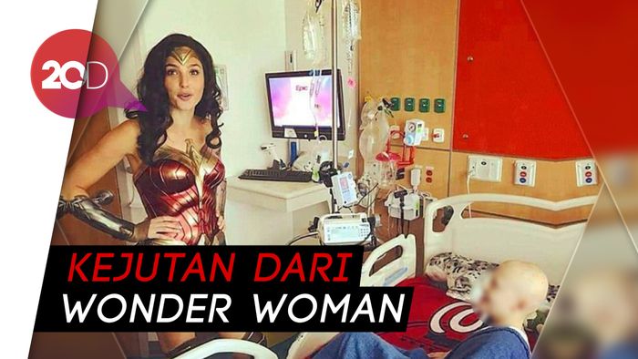 Gal Gadot Pakai Kostum Wonder Woman Saat Kunjungi Rumah Sakit