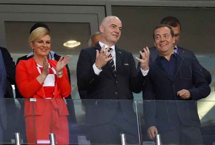 Lagi Telanjang Dada, Pemain Kroasia Dipeluk Presidennya