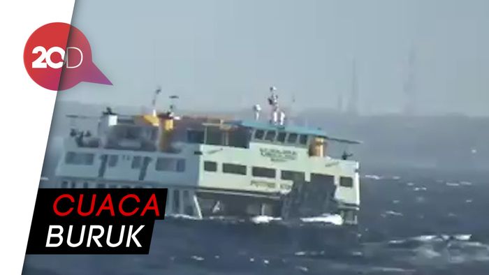 BMKG tetapkan Selat Bali Waspada, Kapal Ferry Terobang-ambing