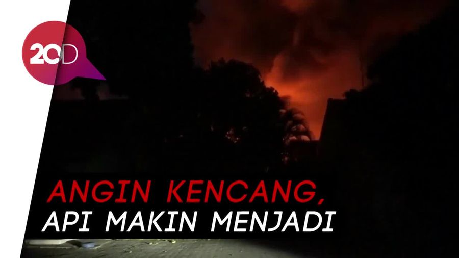 Kebakaran Hebat Landa Gudang Tekstil di Probolinggo