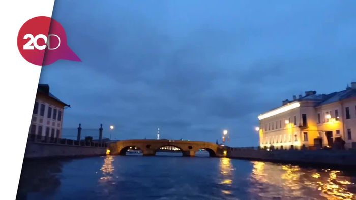 Indahnya Kota Saint Petersburg Dilihat dari Sungai 