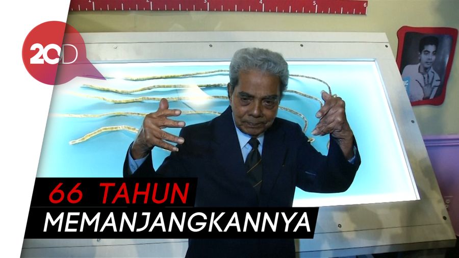 Bayangkan! Pria Ini Pensiun Punya Kuku Terpanjang di Dunia