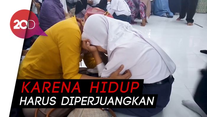 Haru! Saat Ortu Murid SMA CT Arsa Melepas Anaknya ke Asrama