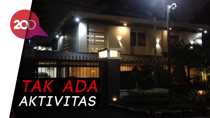Suasana Rumah Mensos Usai Eni Saragih Ditangkap KPK