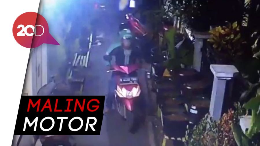 Maling Motor di Cipinang Terekam CCTV
