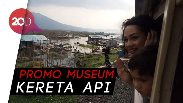 Serunya Lihat Andien dan Kawa Nikmati Naik Kereta Uap