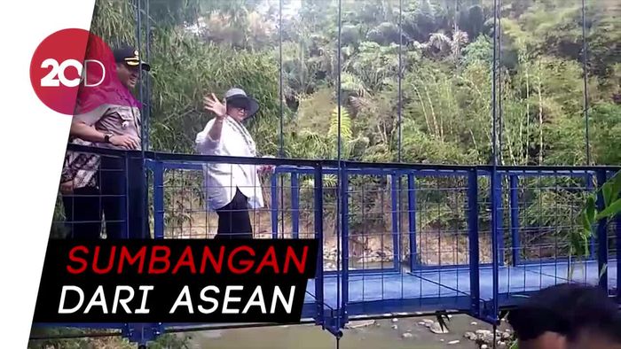 Menlu Retno Resmikan Jembatan Diplomasi di Garut