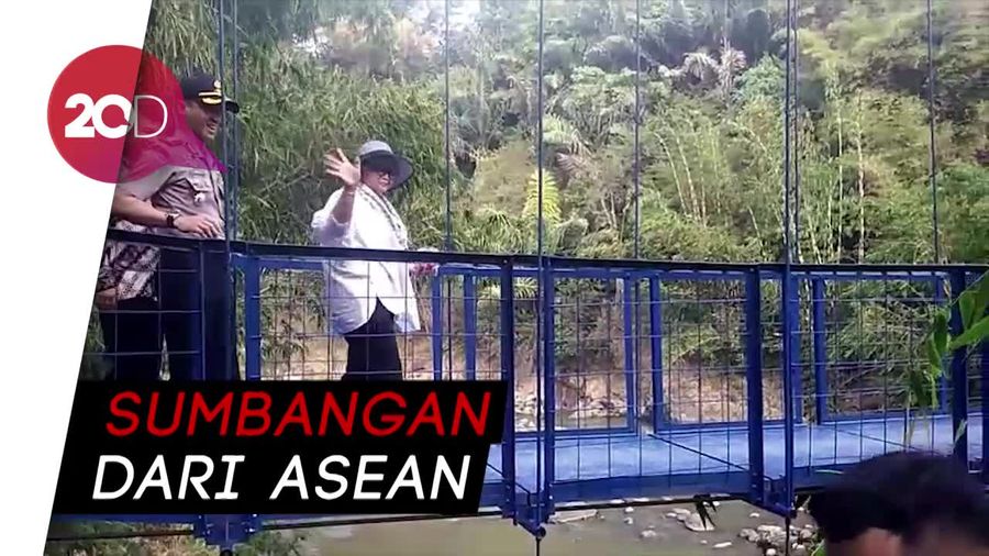 Menlu Retno Resmikan Jembatan Diplomasi di Garut