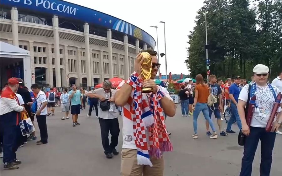 Fans Prancis dan Kroasia Berduyun-duyun ke Stadion Luzhniki
