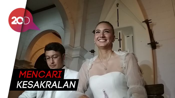 Nadine-Dimas Anggara Angkat Bicara Alasan Nikah di Bhutan