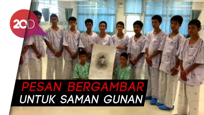 Remaja Thailand Beri Penghormatan untuk Penyelam yang Tewas