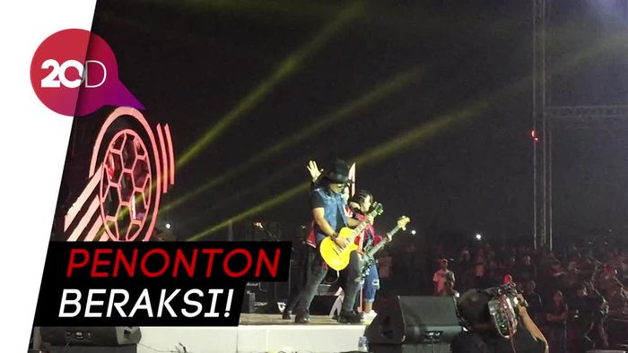 Kotak Bakar Pembukaan Konser Final Piala Dunia 2018