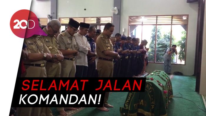 Anies Imami Salat Jenazah Petugas Damkar yang Gugur
