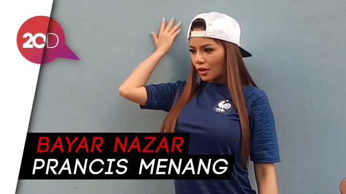 Dinar Candy Siap Naik Kuda di Gunung dengan Pakaian Dalam