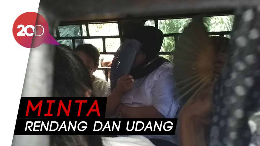 Dhawiya Minta Nasi Padang saat Sidang