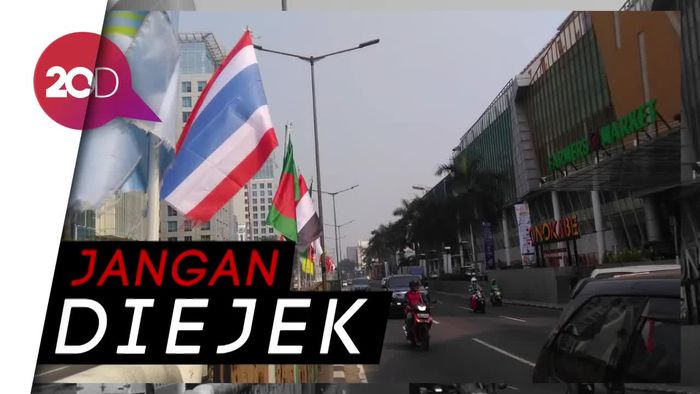 Anies Minta Hargai Inisiatif Warga Pasang Bendera Pakai Bambu