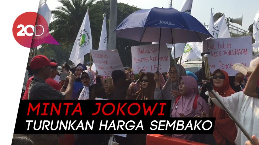 Begini Jadinya Kalo Emak-emak Demo Istana Negara