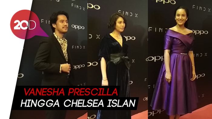 Kebiasaan Para Artis Selfie Pakai Oppo Find X