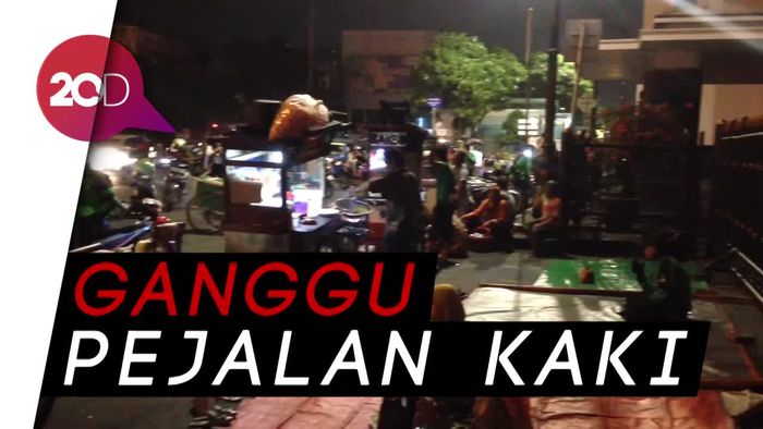 Pak Anies, Pejalan Kaki di Kota Tua Keluhkan Maraknya PKL Nih!
