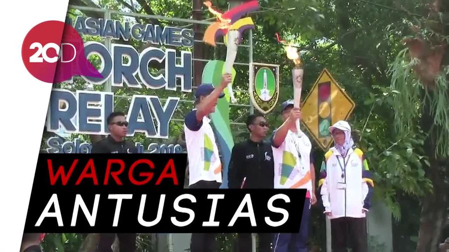 Menteri PUPR dan Dian Sastro Ikut Kirab Obor Asian Games di Solo