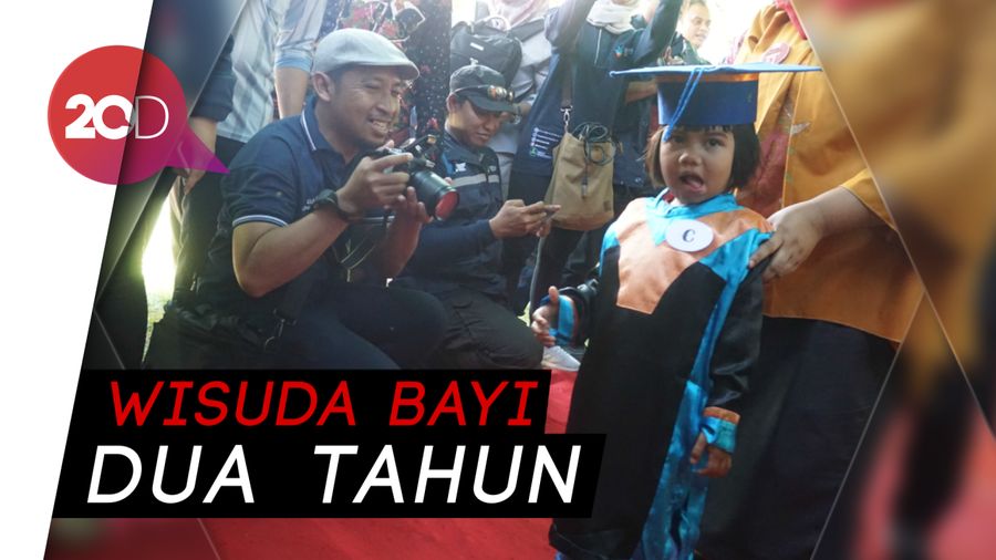 Lihat Serunya Wisuda Si Kecil yang Lulus Imunisasi!