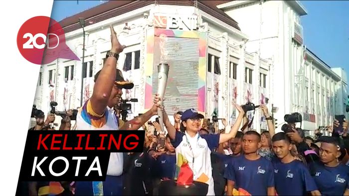 Meriah! Arak-arakan Obor Asian Games Keliling Kota Yogya
