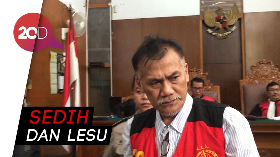 Sidang Putusan Ditunda, Tio Pakusadewo Berkaca-kaca