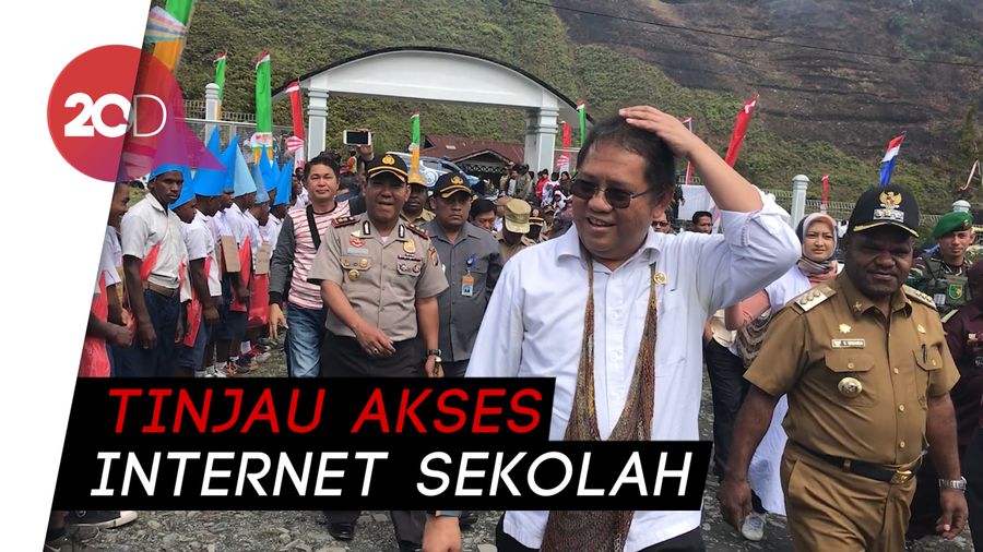 Tinjau Palapa Ring, Menkominfo Blusukan ke Puncak Jaya