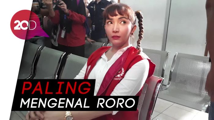 Roro Fitria Pertimbangkan Ibunya Jadi Saksi
