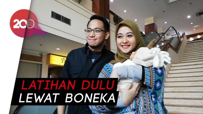 Cara Poppy Bunga Kenalkan Adik Baru pada Anak Pertamanya