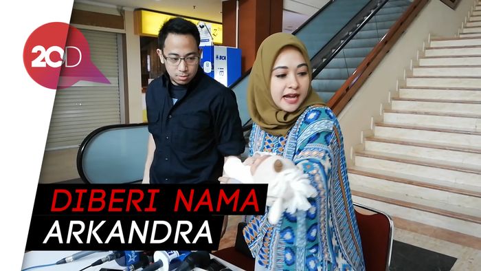 Cerita Bahagia Poppy Bunga Lahirkan Putra Kedua