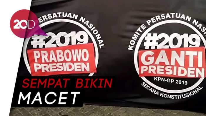 Spanduk Raksasa di Tugu Proklamasi Dukung Prabowo Presiden 2019 