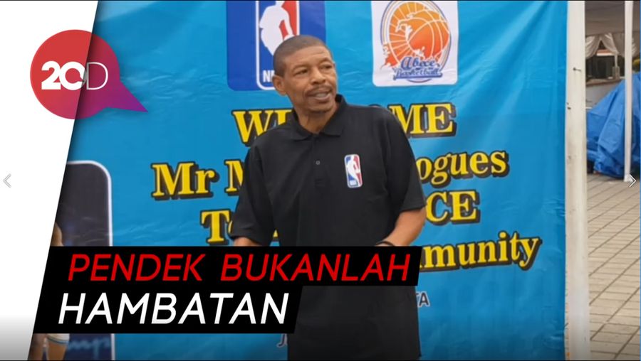 Sandi Main Basket Bareng Mantan Pemain NBA Muggsy Bogues