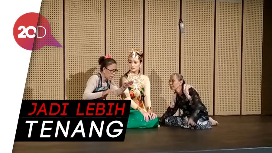 Uhuy! Citra Kirana Ditemani Ali Syakieb Pentas Teater